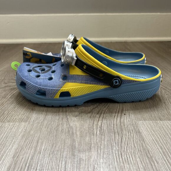 Despicable Me x Crocs Mens 12 Classic Clogs Minions Yellow Blue Clog Shoes NEW